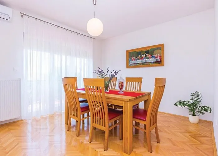 Big White Apartament