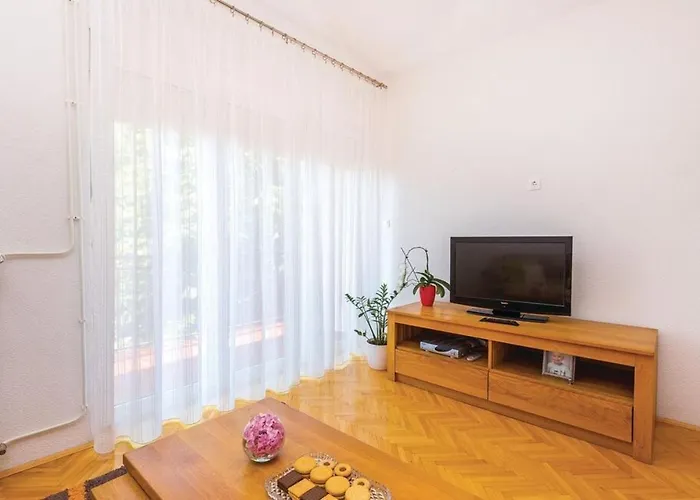 Big White Apartment Novi Vinodolski