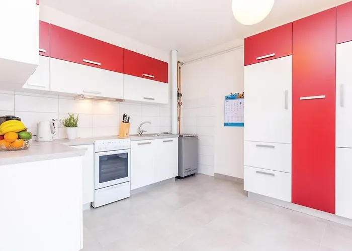 Big White Apartment *