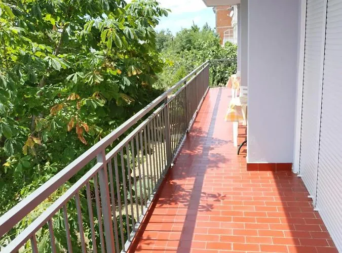 Big White Apartment *